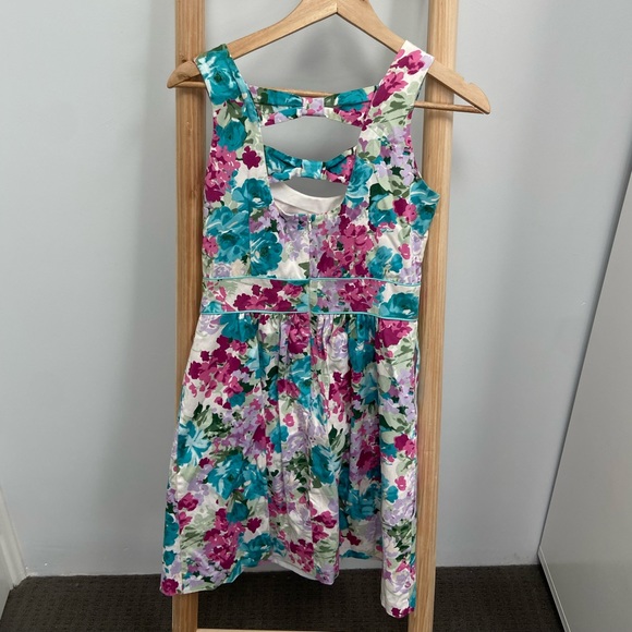 Review Floral Dress 10 White Pink Green Fit & Flare - Picture 4 of 6